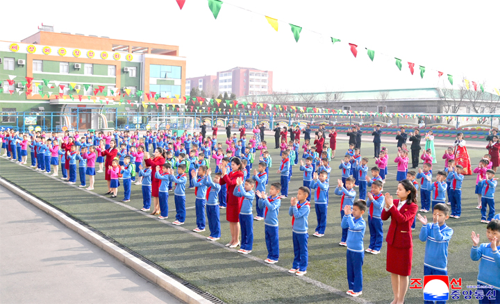 4-朝鮮で始業の日を迎えた